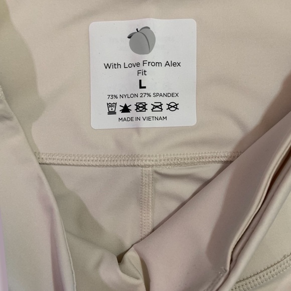 Nude leggings with pockets!! - Picture 3 of 6